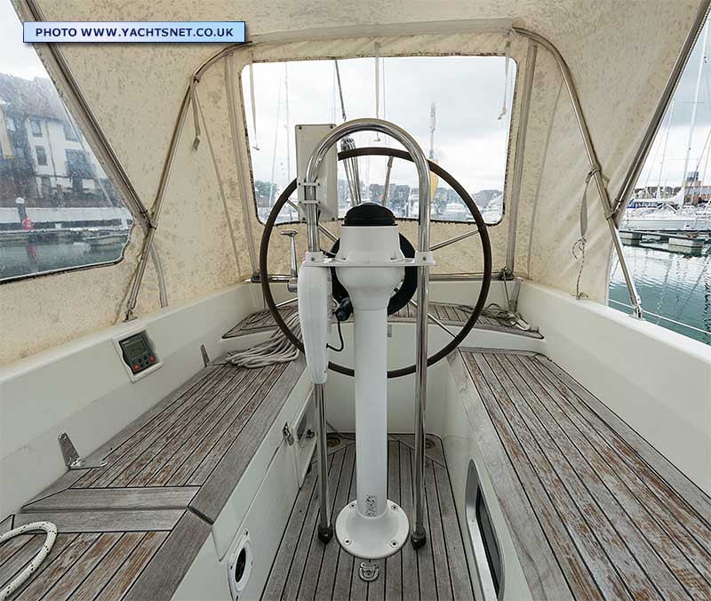 Cockpit aft