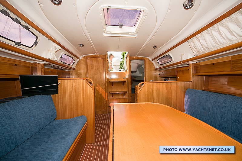 Saloon aft - Bavaria 33 for sale