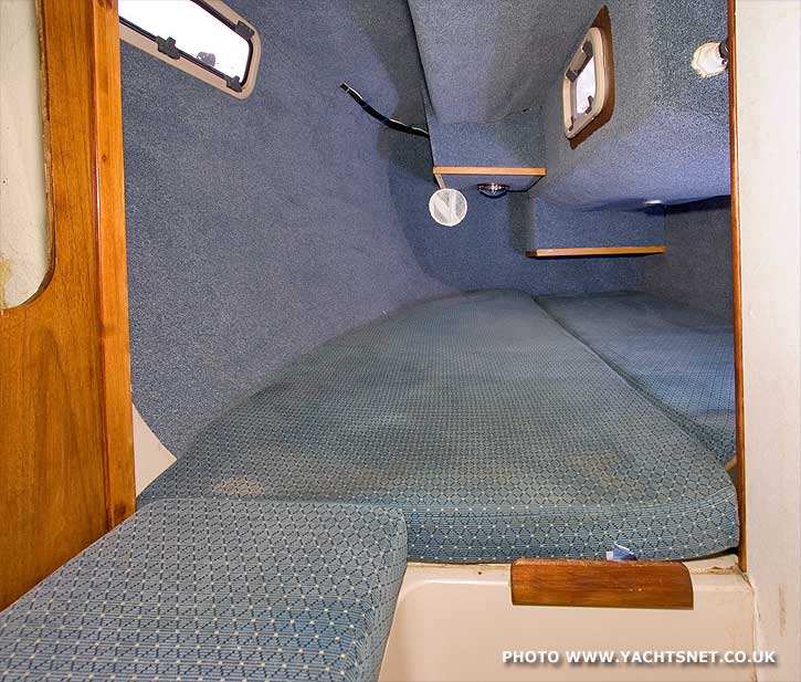 Hunter Pilot 27 aft cabin