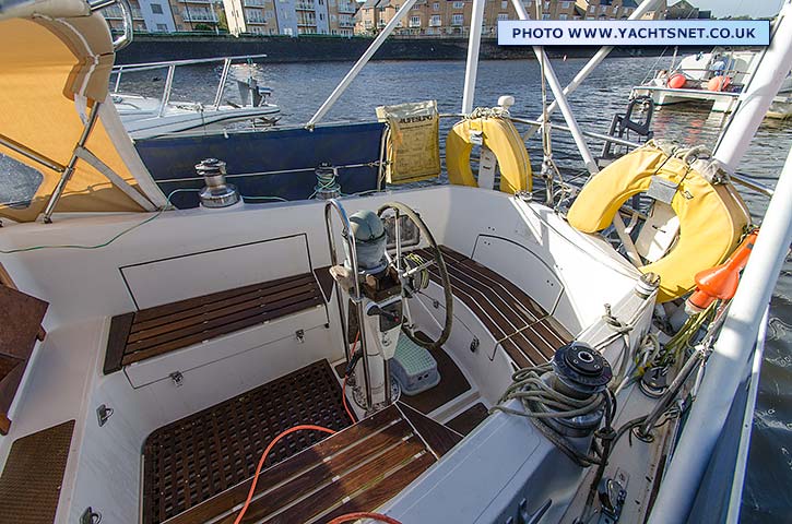 Cockpit aft