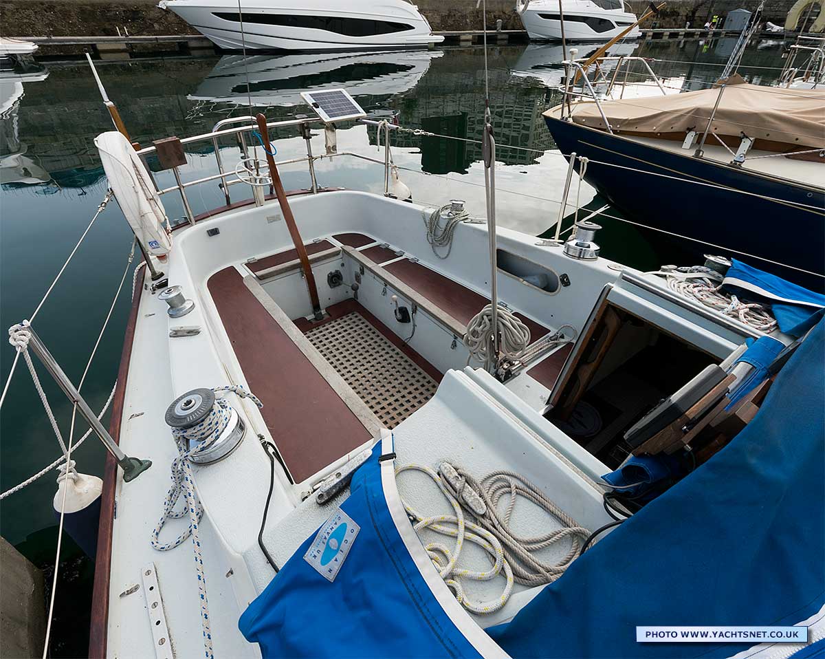 Cockpit aft