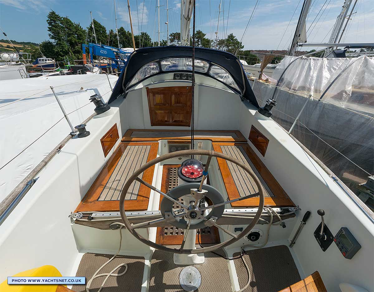 Cockpit forward