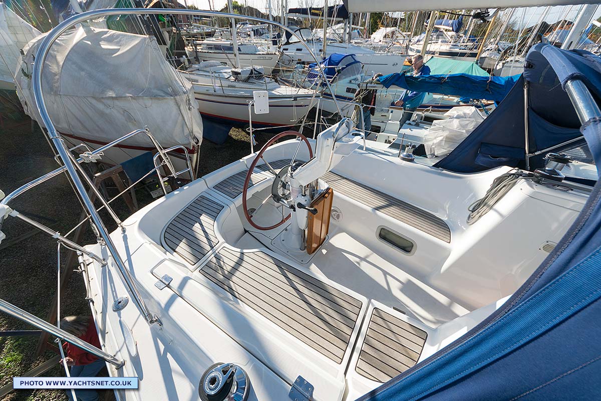 Cockpit aft