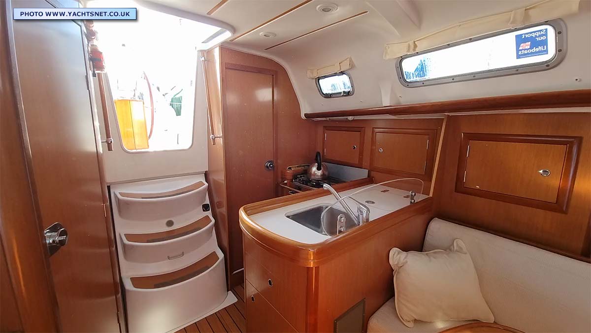 Saloon aft