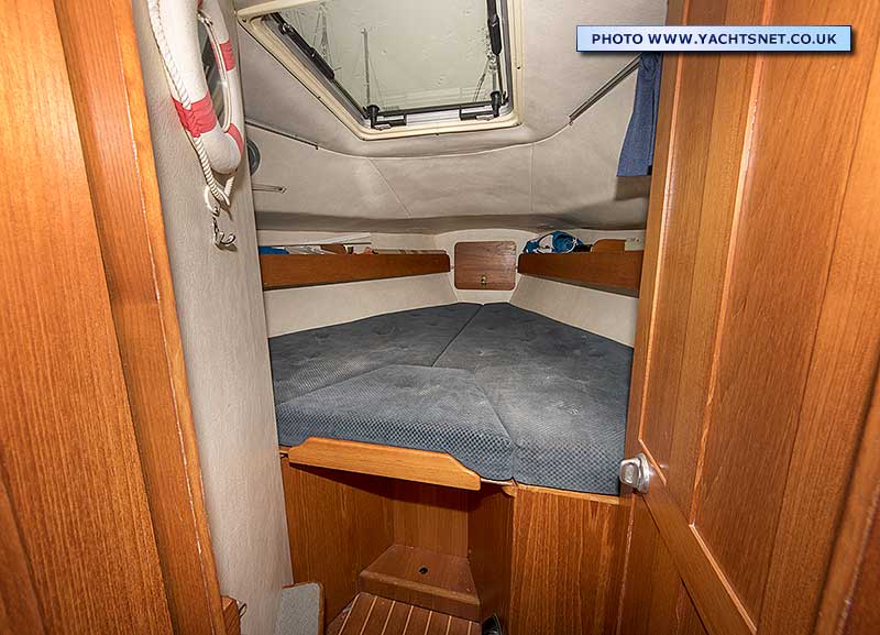 Forecabin with heads to port nad hanging locker to starboard