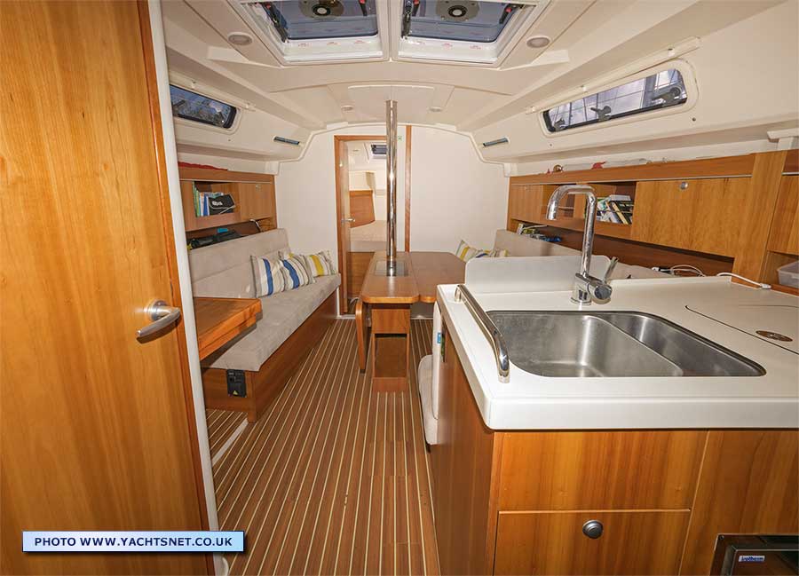 Hanse 345 for sale - saloon