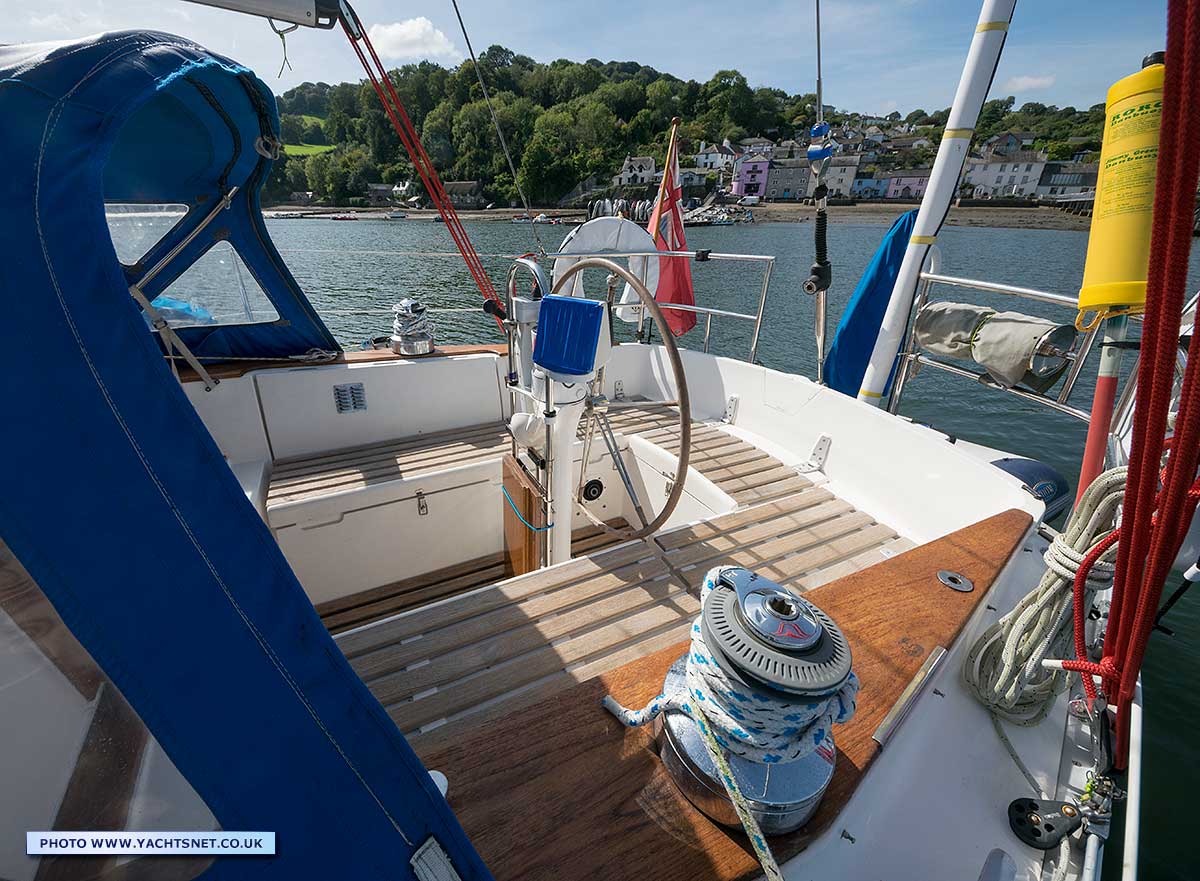 Cockpit aft