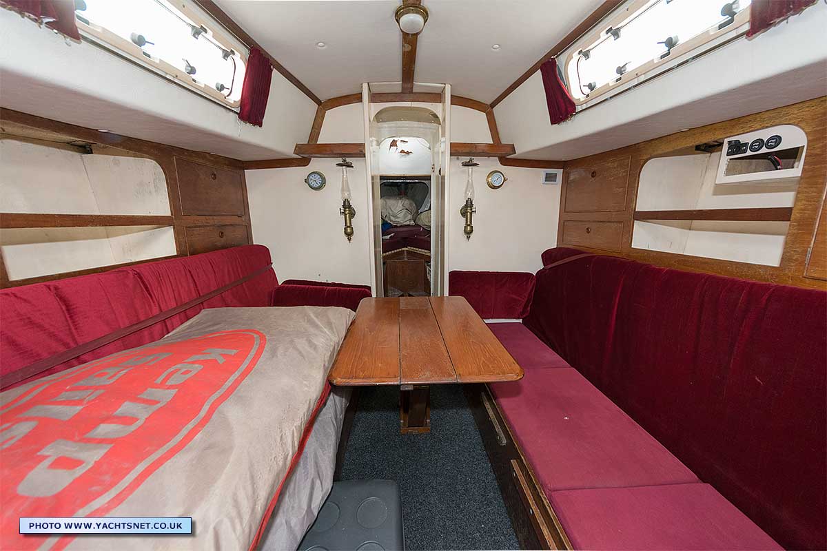 Saloon forward
