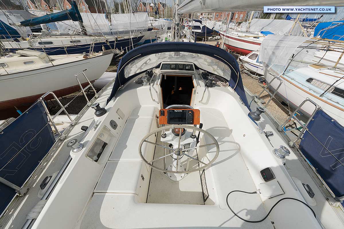 Cockpit forward