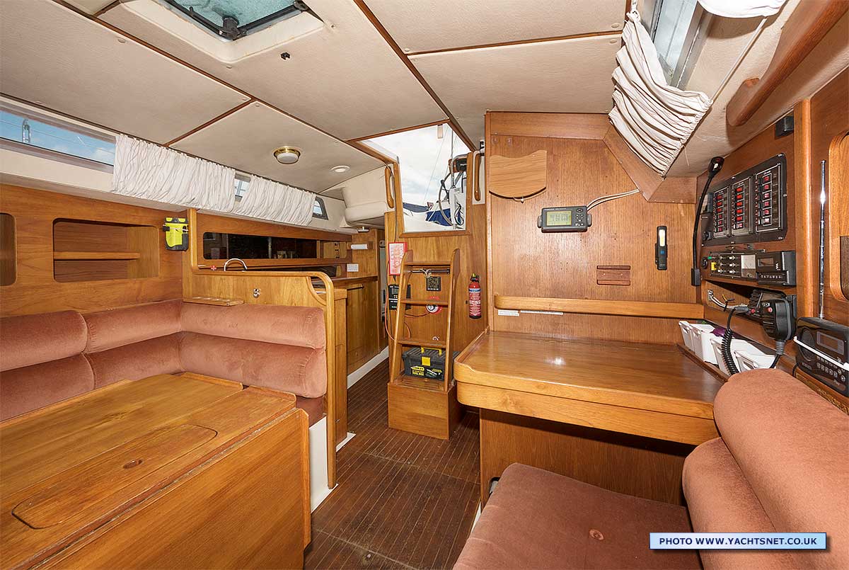 Saloon aft 