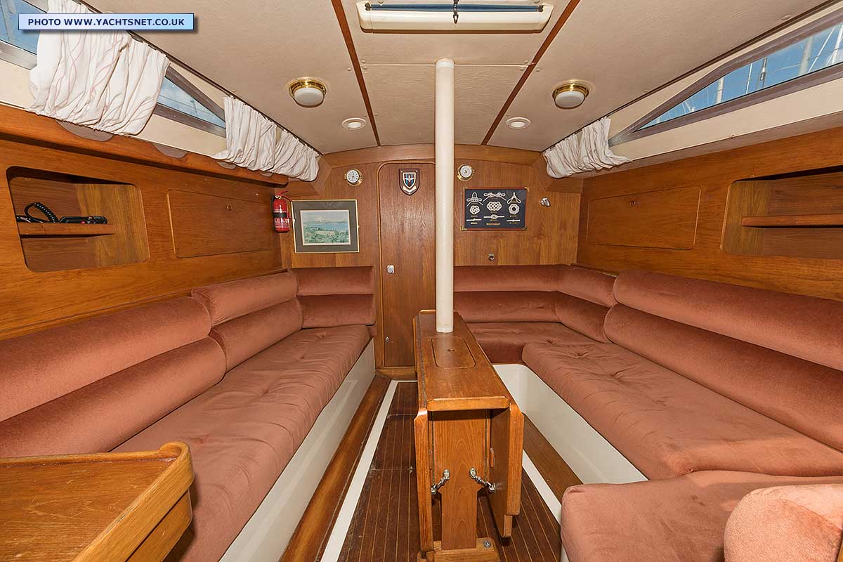 Saloon forward