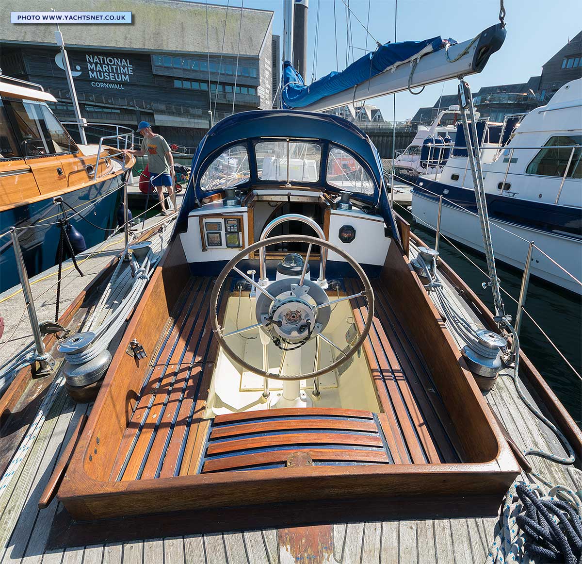 Cockpit forward